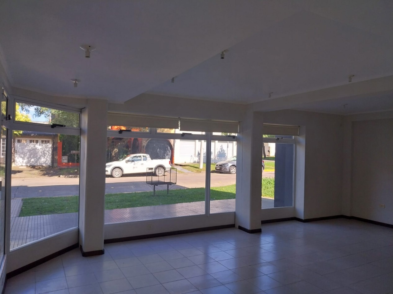 SE ALQUILA LOCAL COMERCIAL SOBRE AV. SACRIPANTI