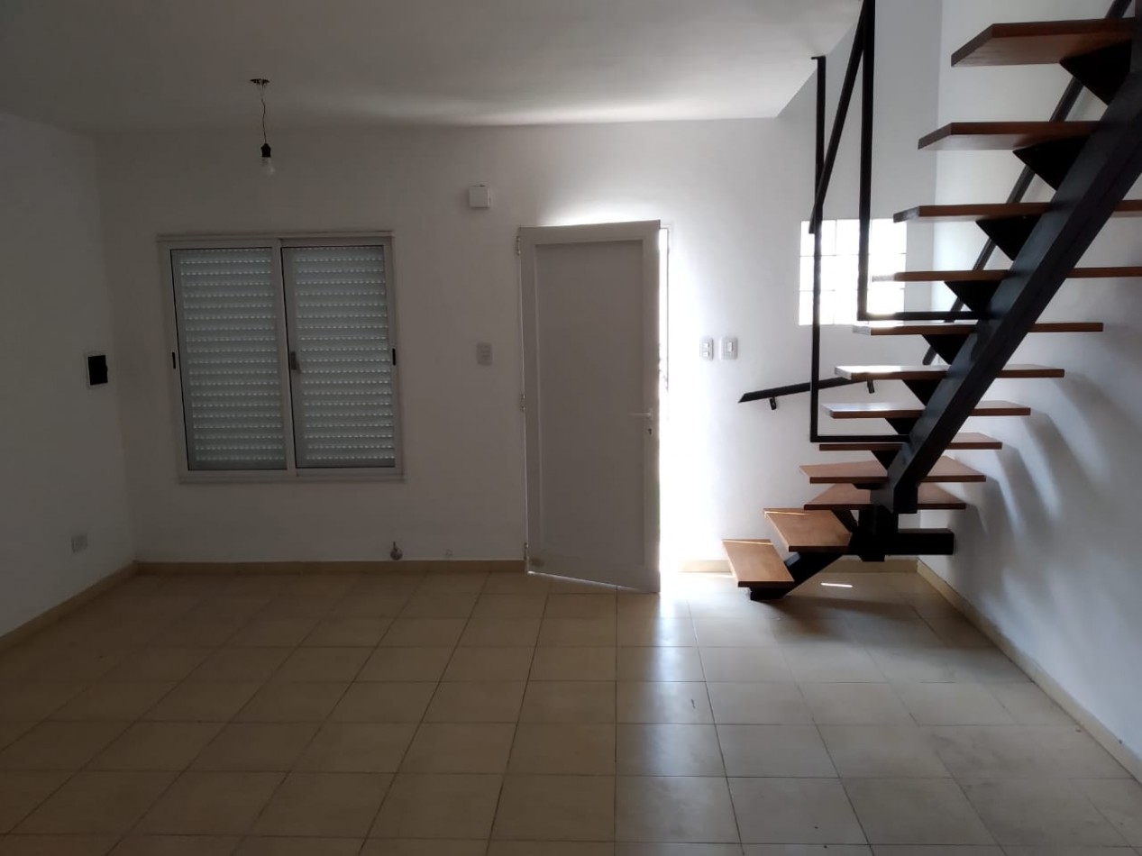 SE ALQUILA CASA EN LA CAÑADA