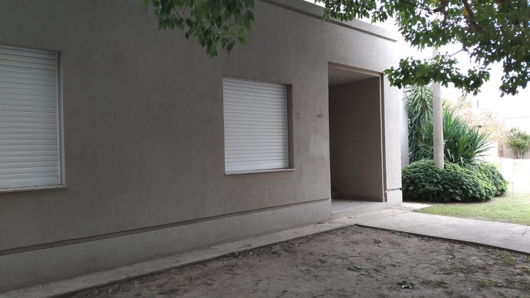 SE ALQUILA EXCELENTE CASA DE 3 DORMITORIOS EN BARRIO PIZZURNO