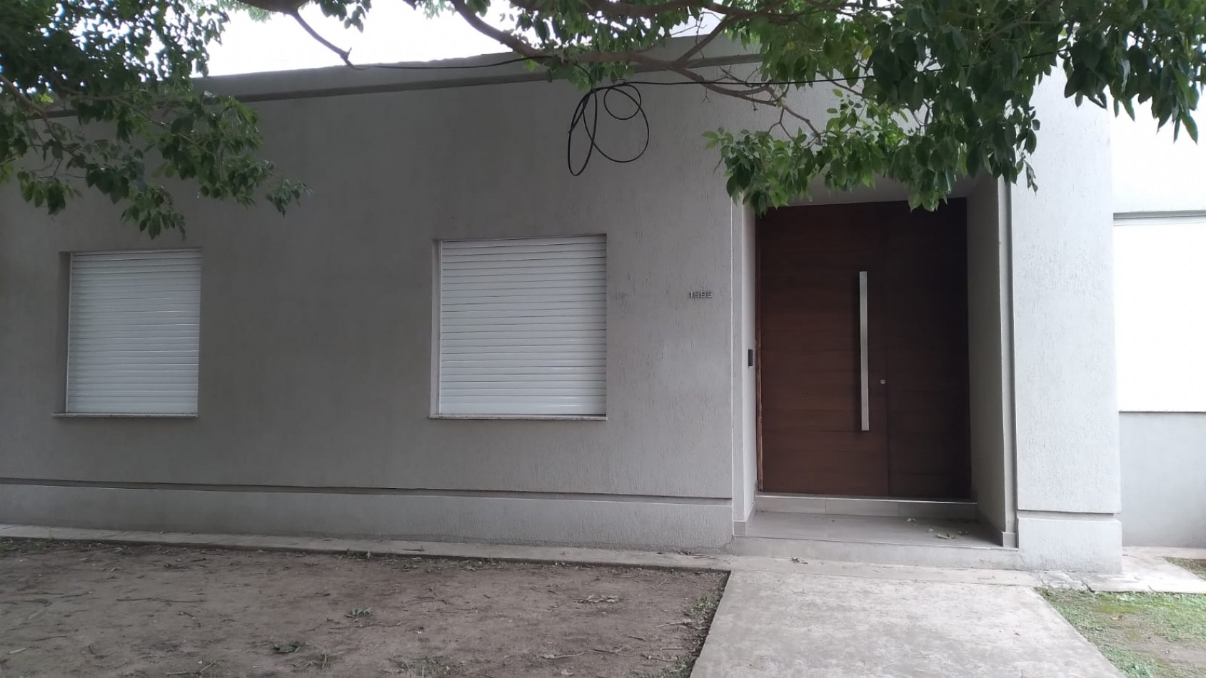 SE ALQUILA EXCELENTE CASA DE 3 DORMITORIOS EN BARRIO PIZZURNO