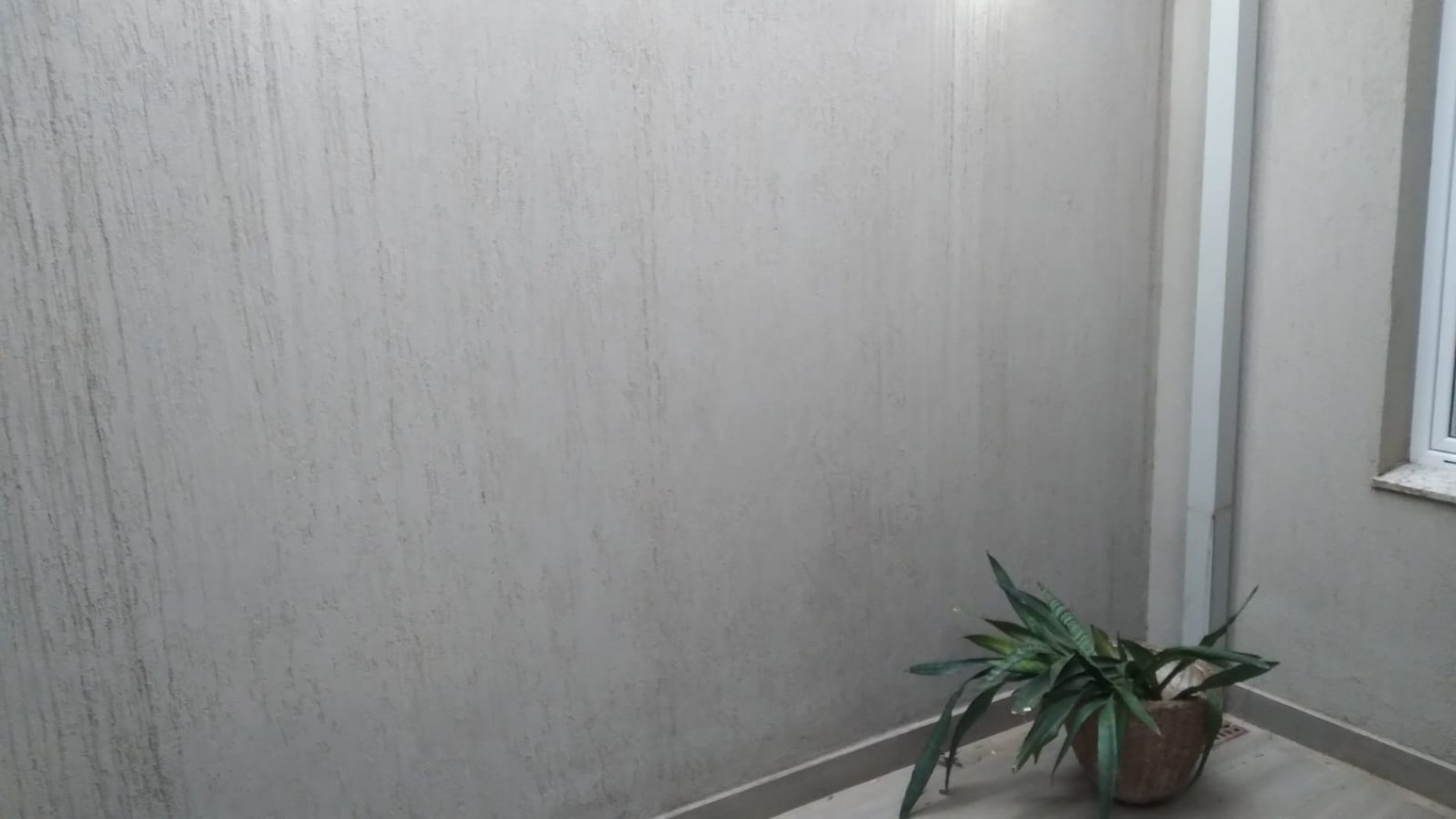 SE ALQUILA EXCELENTE CASA DE 3 DORMITORIOS EN BARRIO PIZZURNO