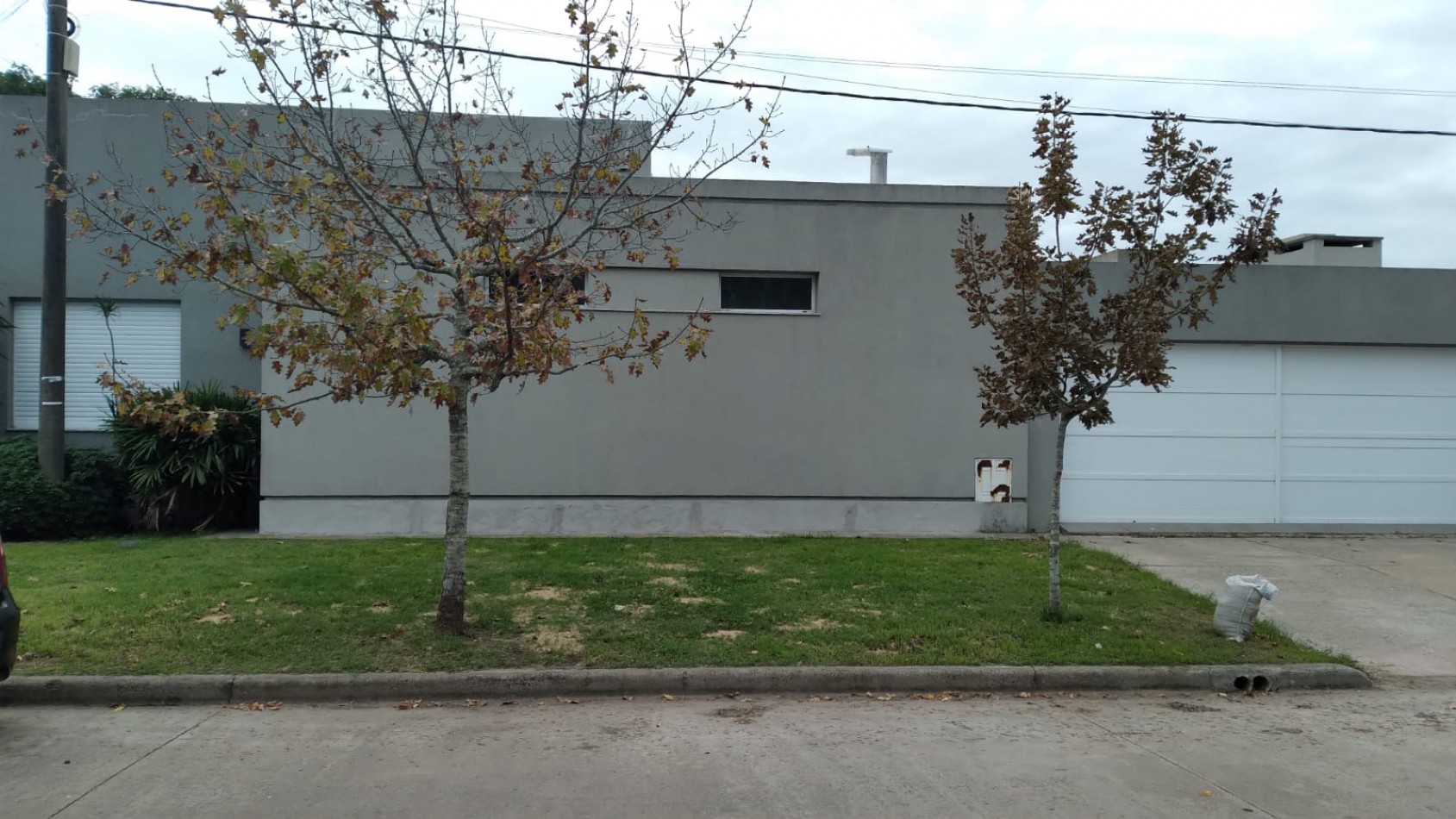 SE ALQUILA EXCELENTE CASA DE 3 DORMITORIOS EN BARRIO PIZZURNO