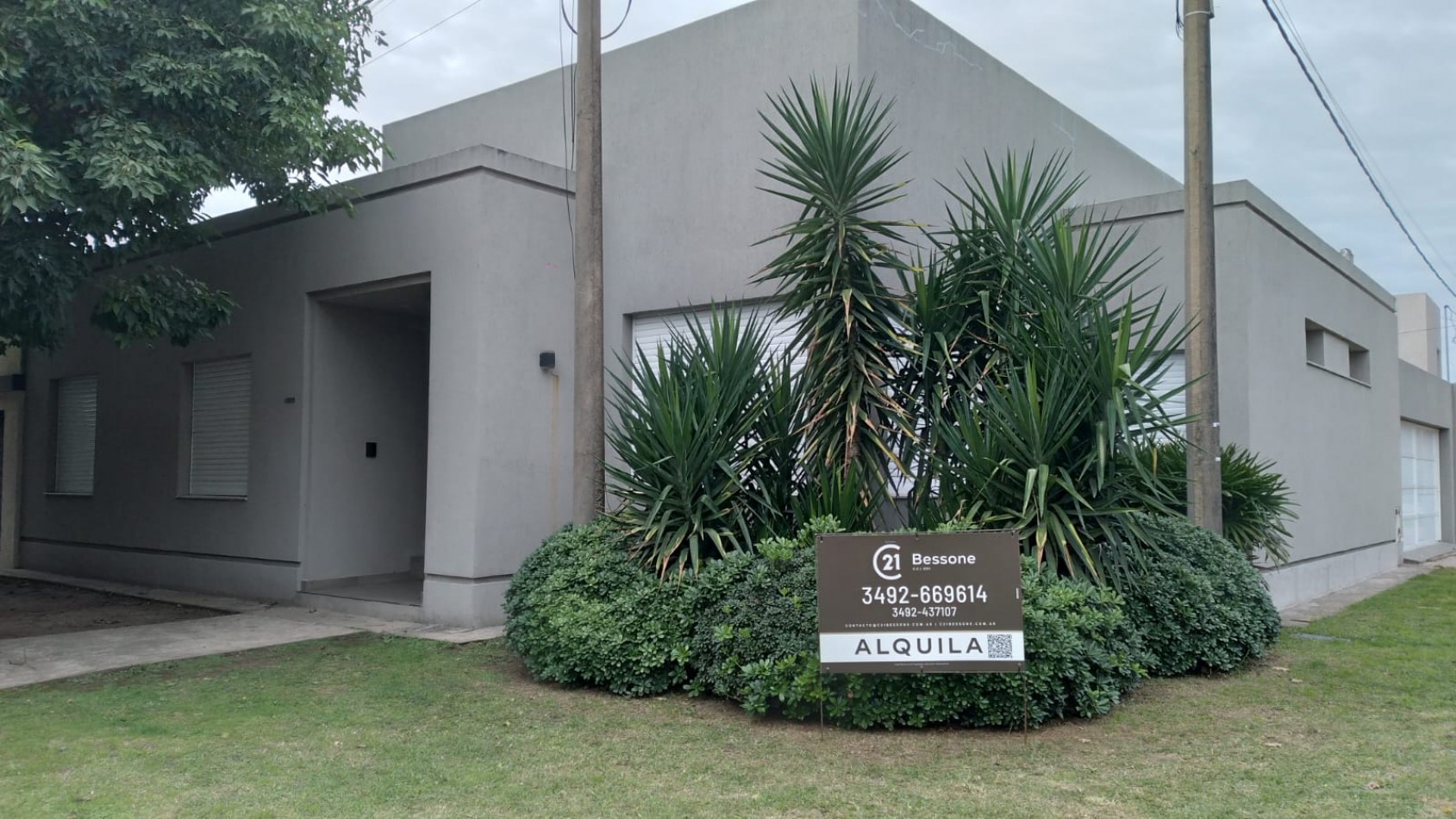 SE ALQUILA EXCELENTE CASA DE 3 DORMITORIOS EN BARRIO PIZZURNO