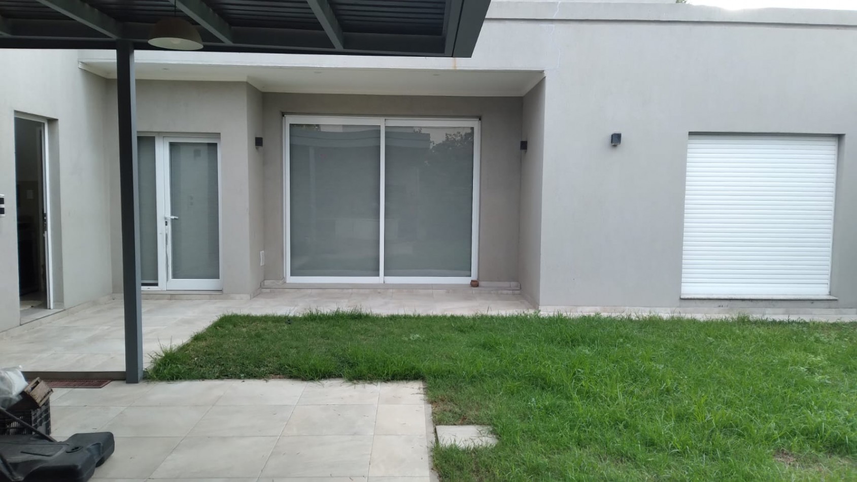 SE ALQUILA EXCELENTE CASA DE 3 DORMITORIOS EN BARRIO PIZZURNO