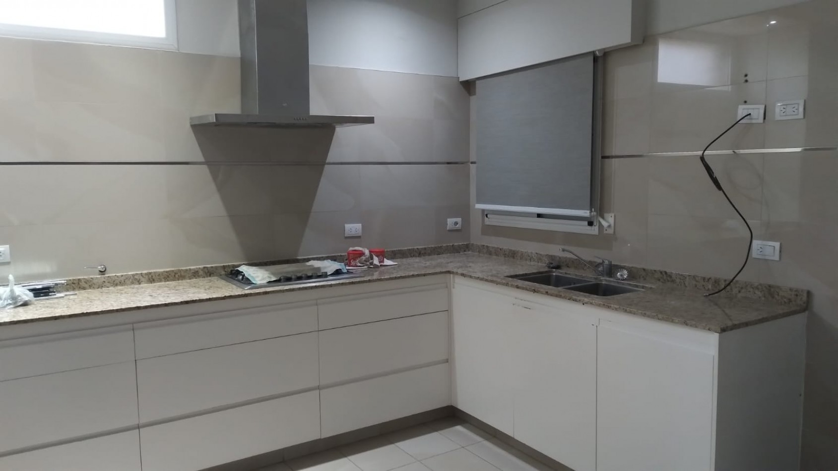 SE ALQUILA EXCELENTE CASA DE 3 DORMITORIOS EN BARRIO PIZZURNO