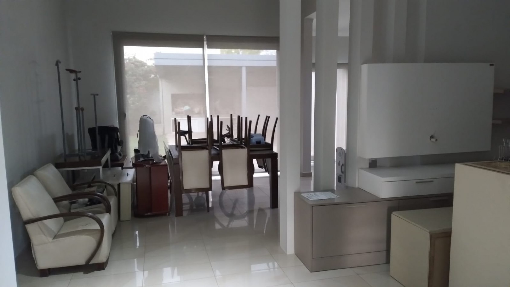 SE ALQUILA EXCELENTE CASA DE 3 DORMITORIOS EN BARRIO PIZZURNO