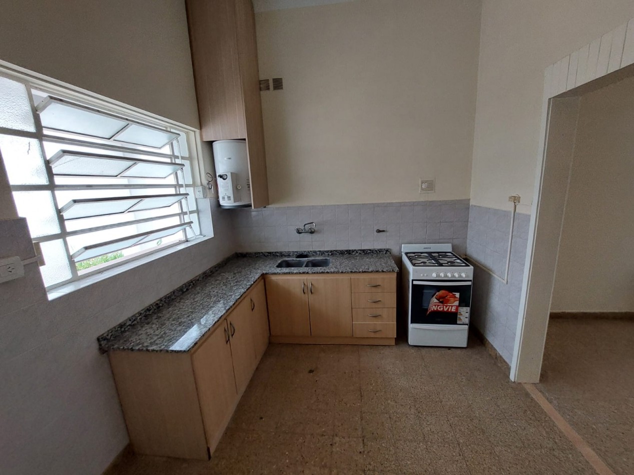 SE ALQUILA CASA CENTRICA EN RAFAELA