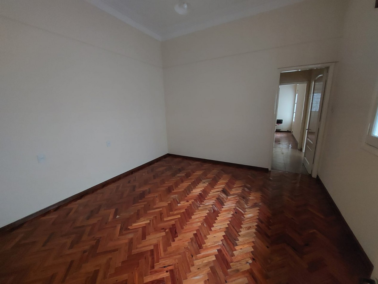 SE ALQUILA CASA CENTRICA EN RAFAELA