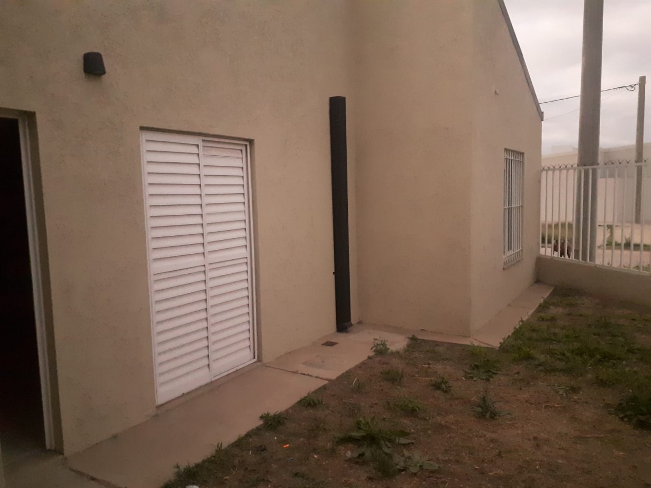 SE ALQUILA CASA EN BARRIO LA CAÑADA