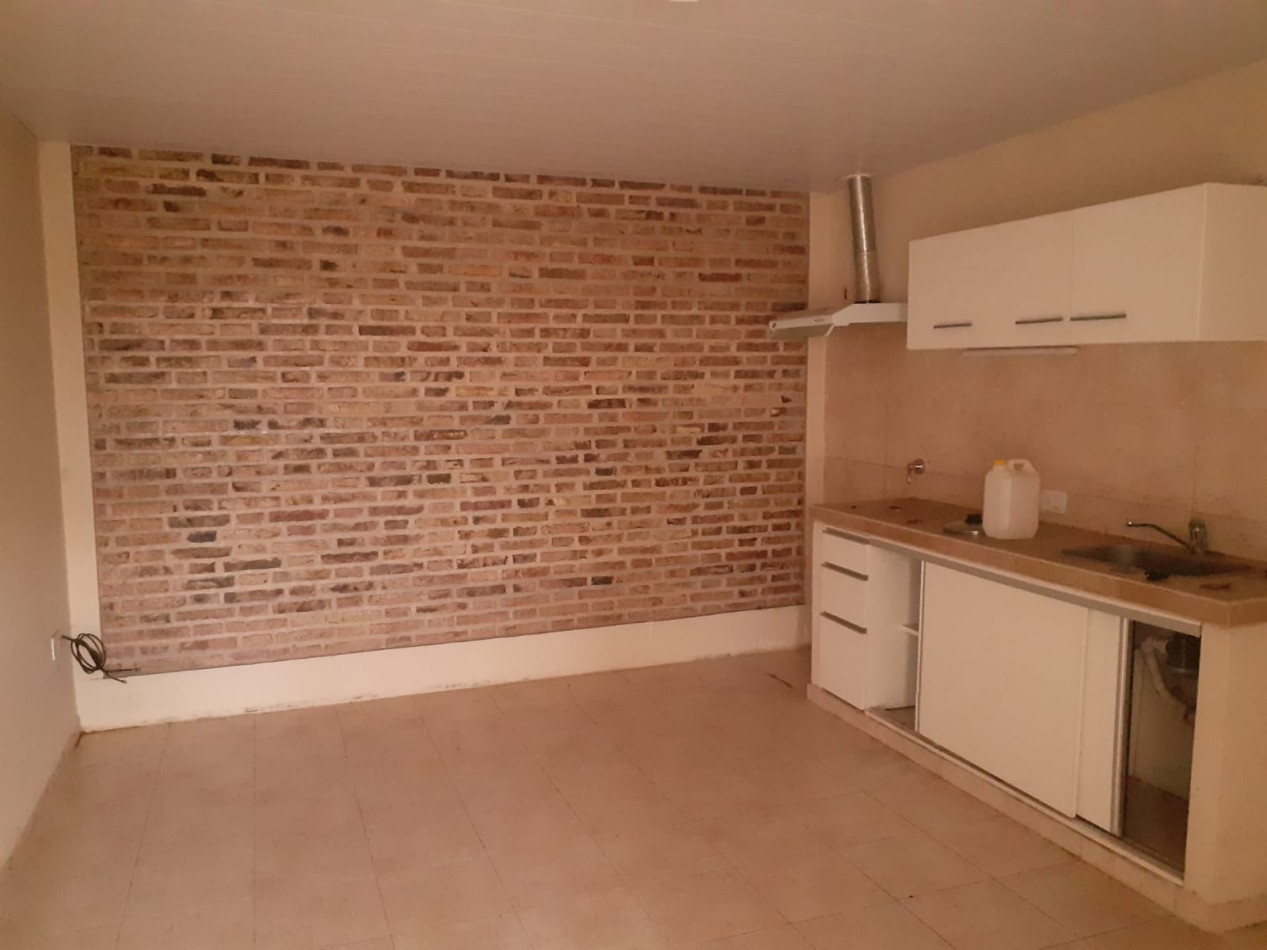 SE ALQUILA CASA EN BARRIO LA CAÑADA