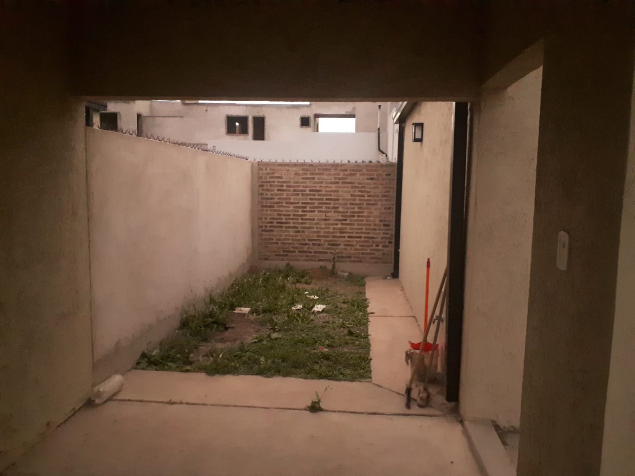 SE ALQUILA CASA EN BARRIO LA CAÑADA