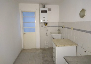 SE ALQUILA DPTO CENTRICO EN PLANTA ALTA 