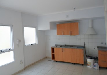 SE ALQUILA DPTO DUPLEX CENTRICO